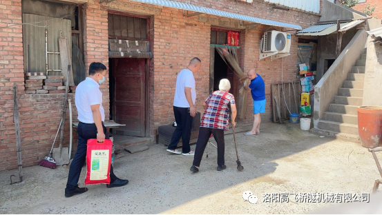 進(jìn)萬(wàn)家門、知萬(wàn)家情、解萬(wàn)家憂、聚萬(wàn)家心--人大代表訪民情